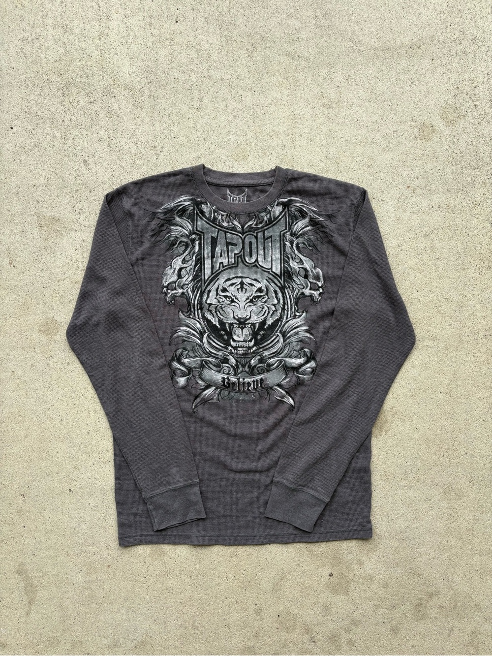 Vintage Y2K Tapout Thermal Long Sleeve Shirt Tiger Graphic Waffle Knit Grey L